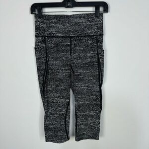 Lululemon Pace Perfect Crop (17") black & white cropped leggings running workout